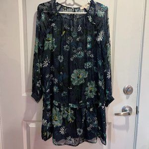 Green long sleeved shift dress
